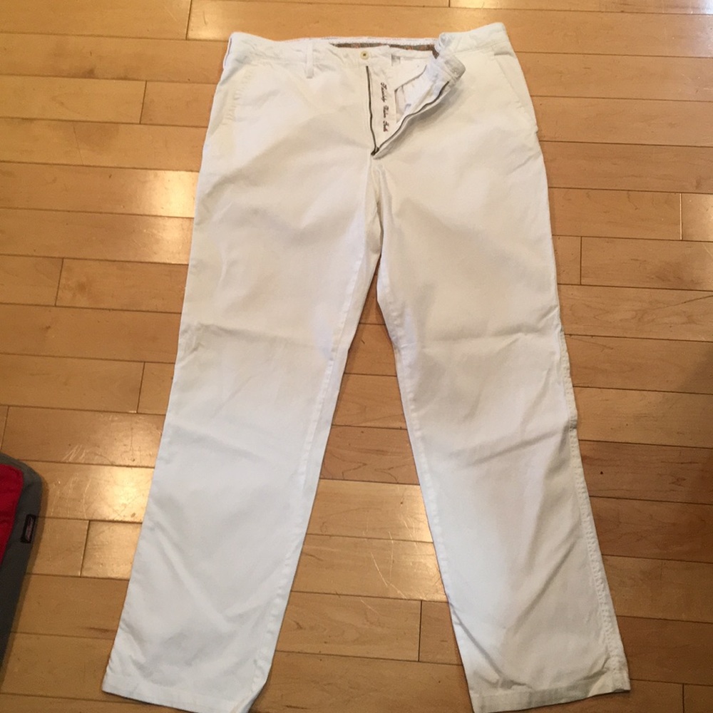 Robert Graham white pants